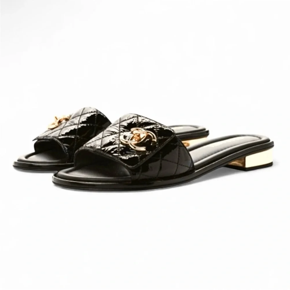 🆕🩷CHANEL Black Quilted Patent Slide On Sandals Mules CC Turn Lock • 37 EU • NWT